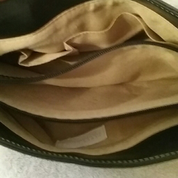 First Issue A Liz Claiborne Co. Handbag - Picture 5 of 8